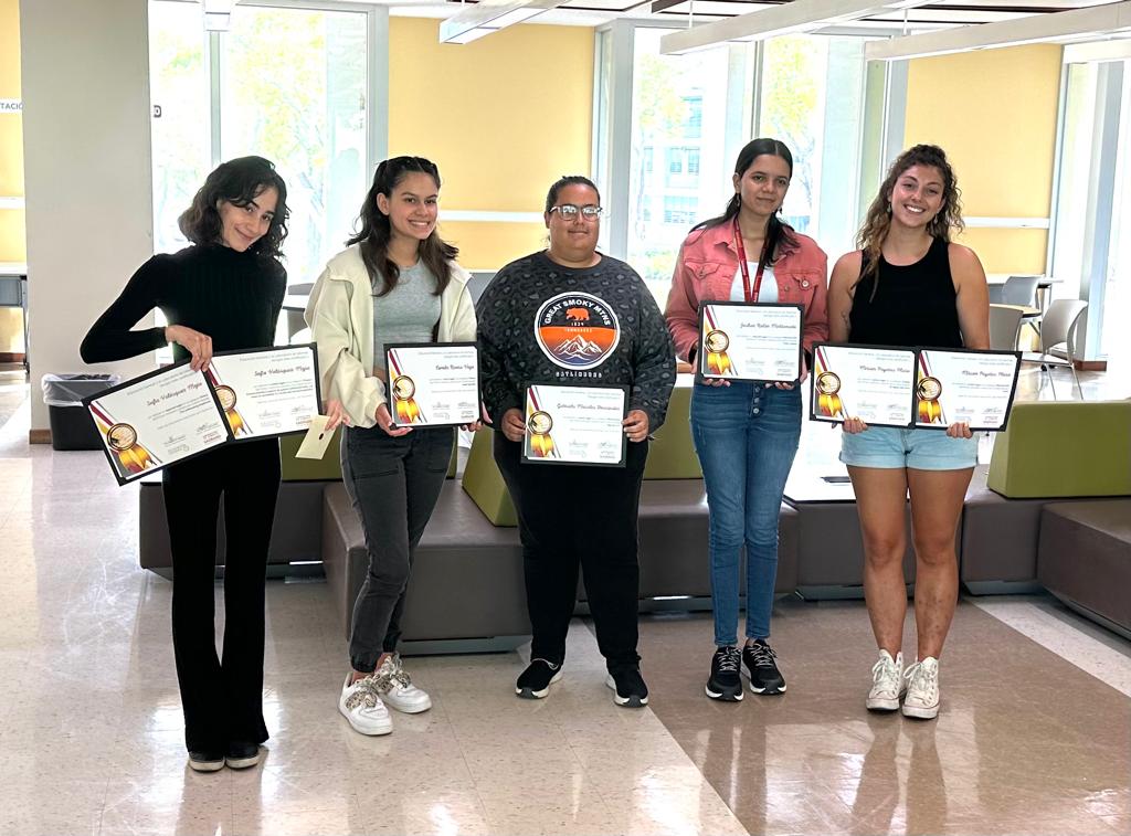 Sagrado premia ensayos, microcuentos y poemas de&nbsp;estudiantes
