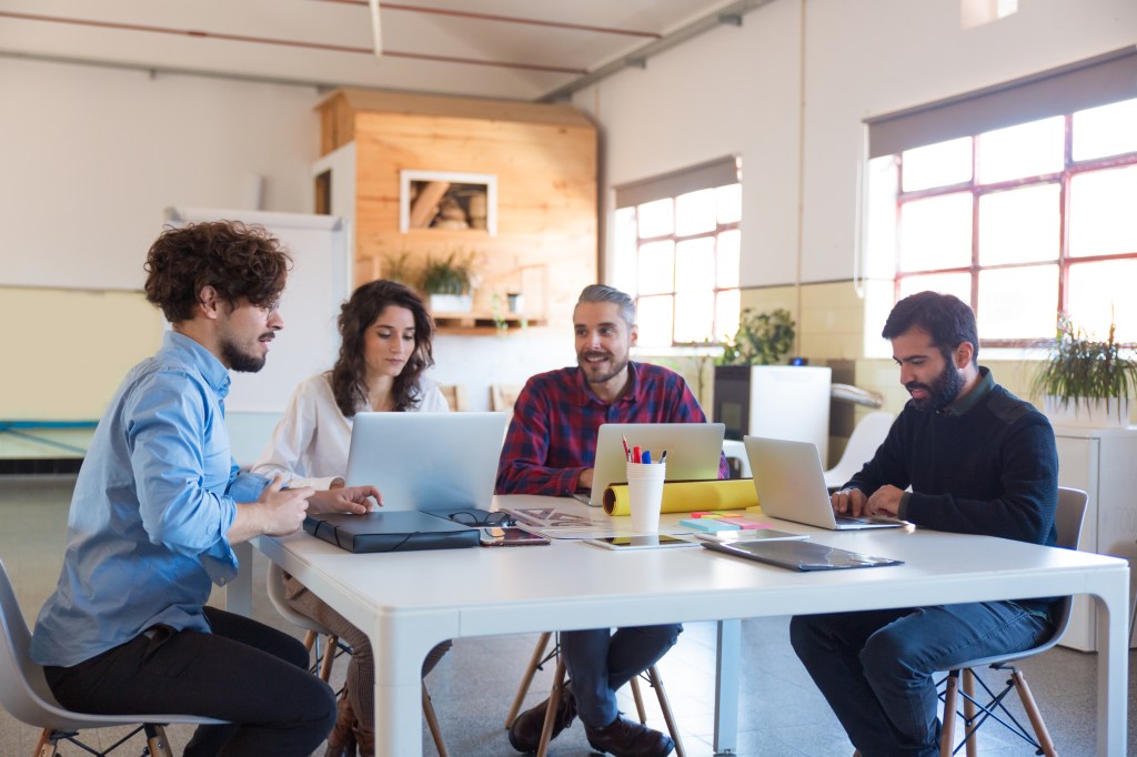 Bridging Cultures: Common English Phrases and Customs in Professional&nbsp;Settings